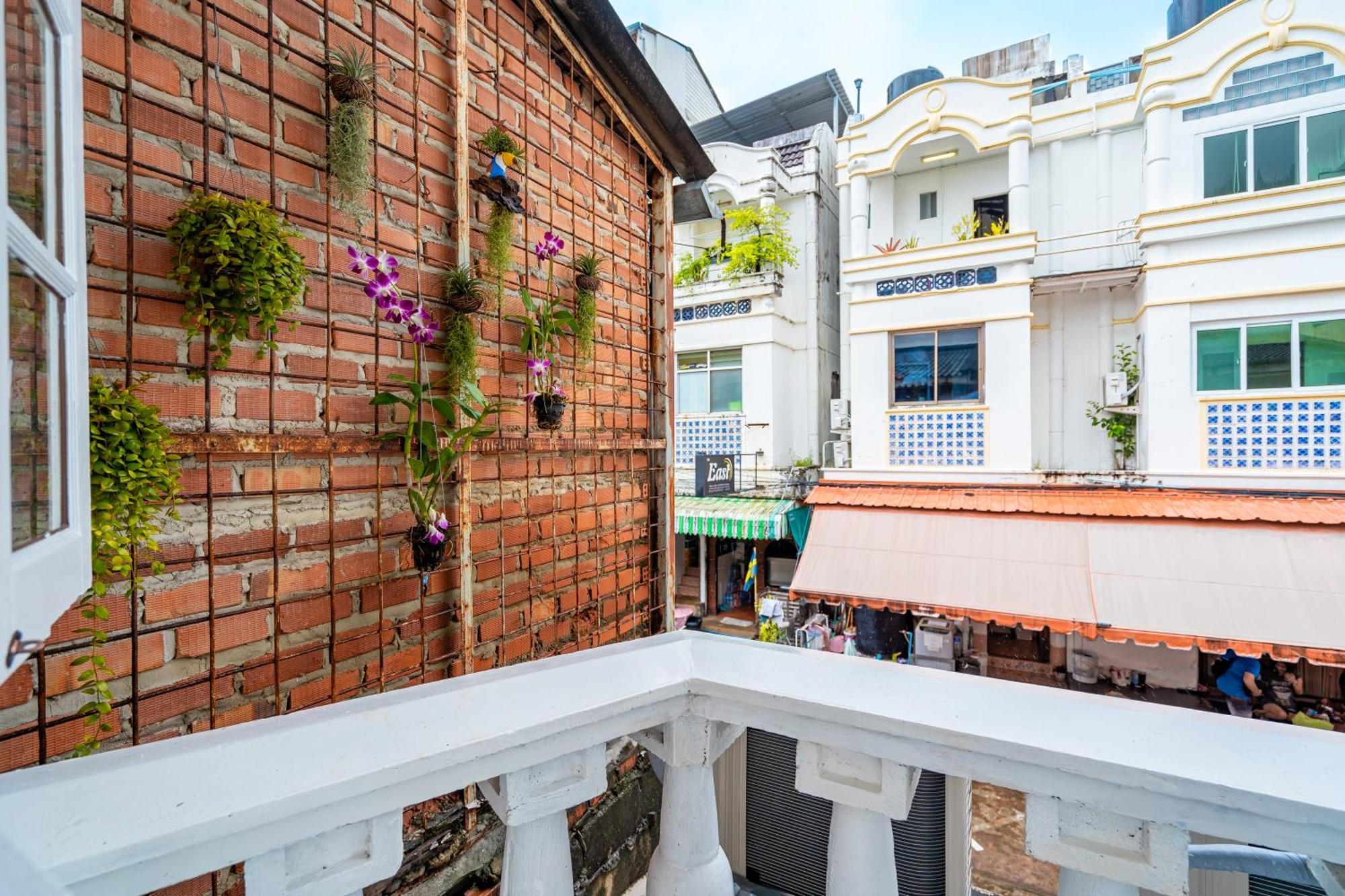 Sweett Lemon Hostel Patong Exteriör bild
