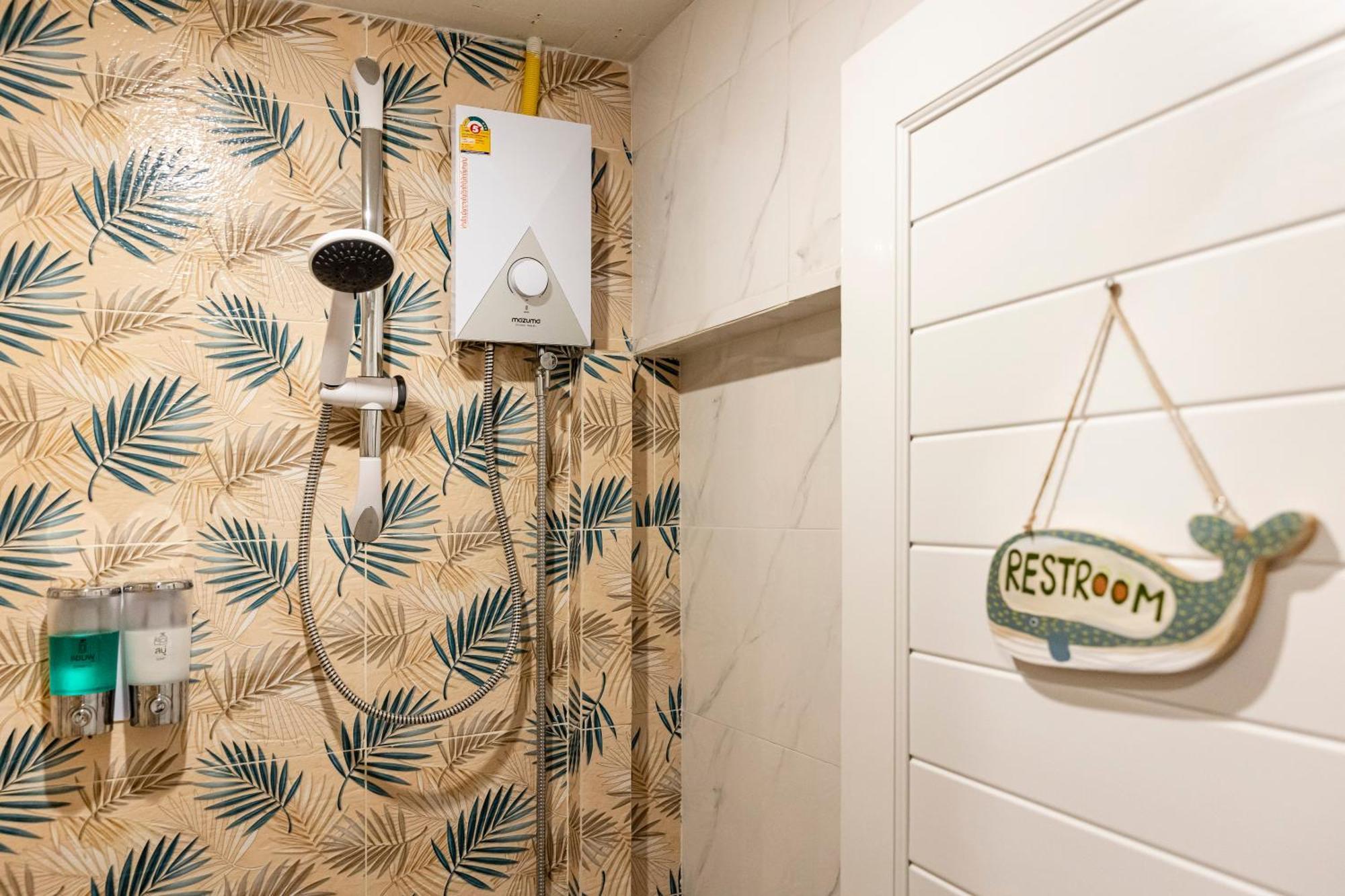 Sweett Lemon Hostel Patong Exteriör bild