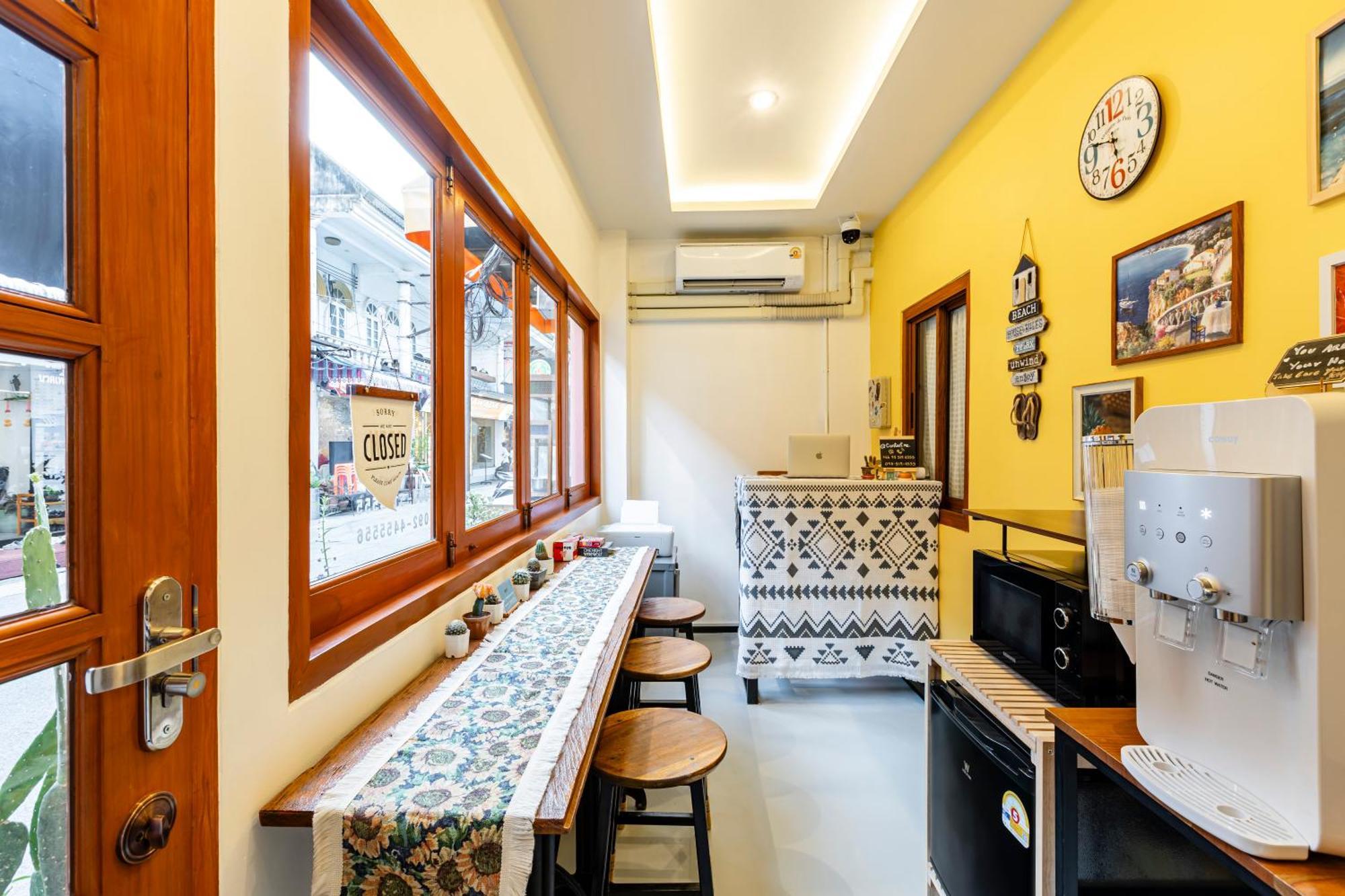 Sweett Lemon Hostel Patong Exteriör bild